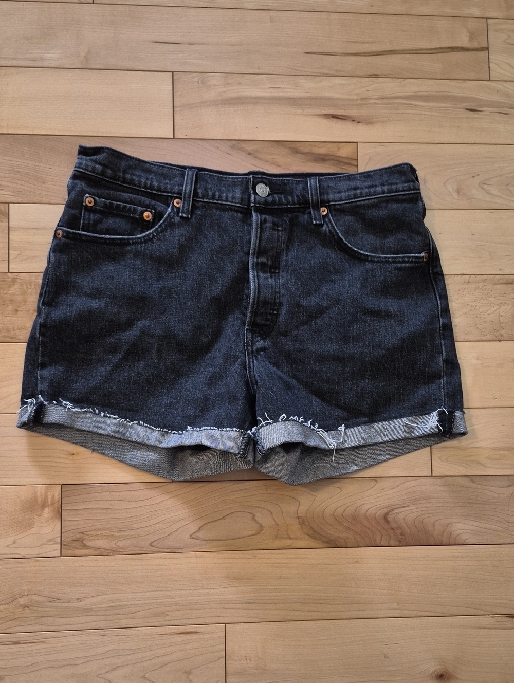 Levi's Women's Size 29 Black Denim Rolled-Hem Shorts